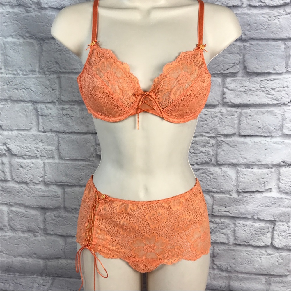 NWOT Vintage Victoria’s Secret Lace Bra & Thong Skirt Lingerie Tangerine‎ S